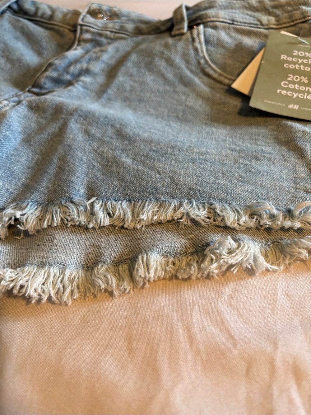 🆕H&M DIVIDED brand Light Blue Frayed Hem Jean Shorts